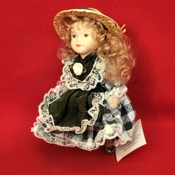 Vintage Miniature Bisque Porcelain Doll Jointed Checkered Lidded Box - Picture 6 of 12